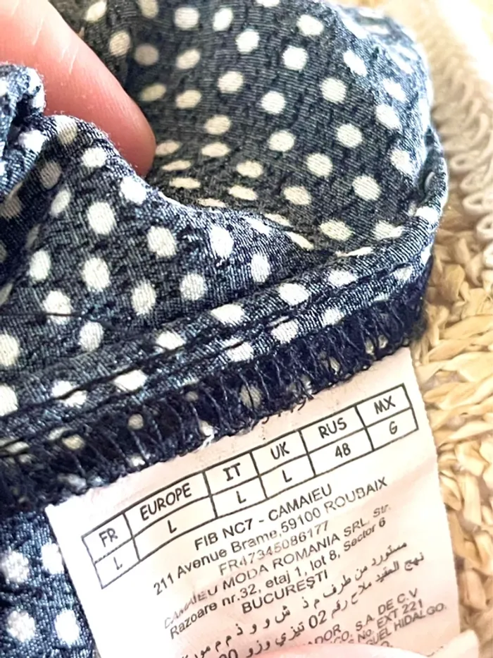 Sublime chemise manche longue à boutonnage et col noir et blanc style plumetis à pois - photo numéro 11