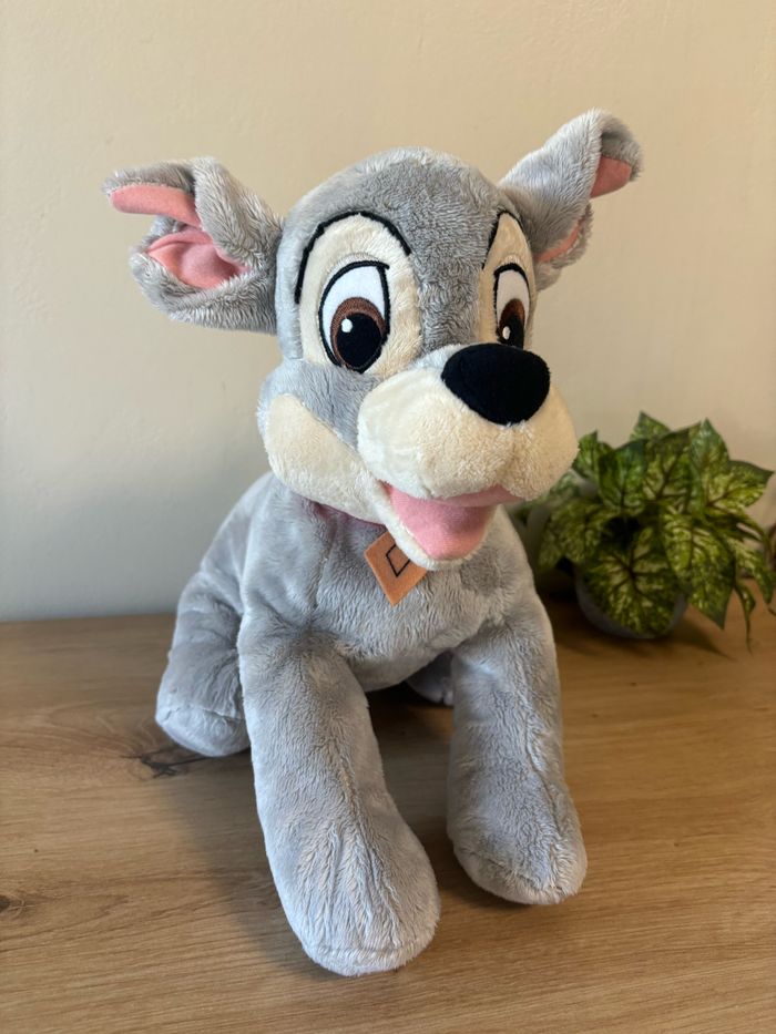 Doudou peluche chien gris collier rouge la belle et le clochard Disney - photo numéro 2