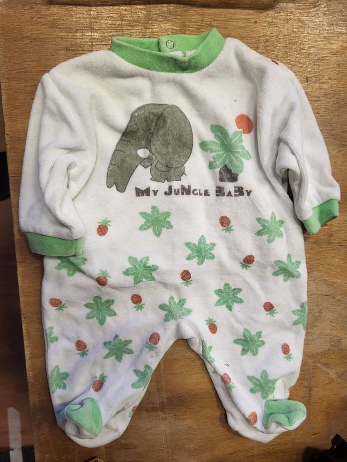 Pyjamas jusqu'à 1 mois - photo numéro 2