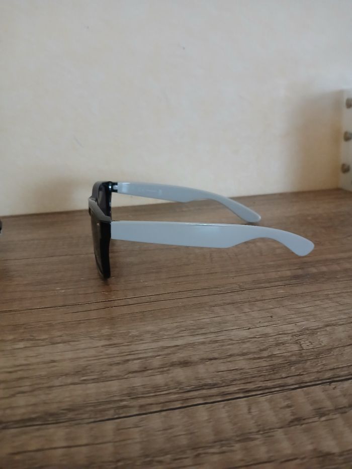 Lunettes de soleil neuve - photo numéro 5