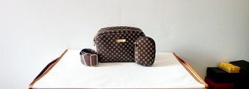 Sac bandoulière marron imprimé + mini pochette assortie