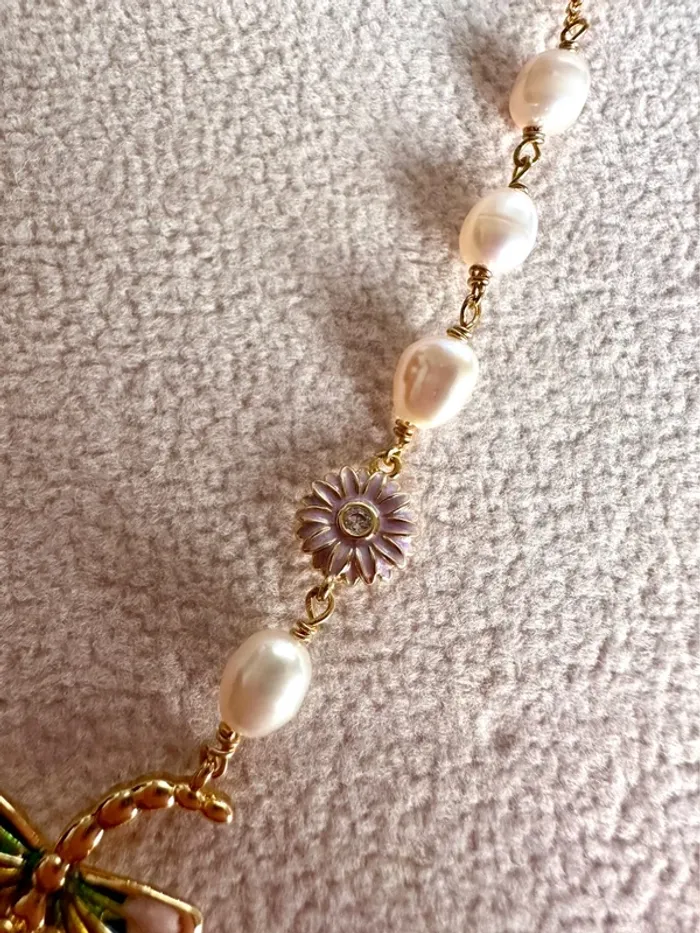 Collier artisanal en perles naturelles – libellule et fleurs émaillées - photo numéro 5