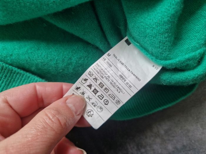 Pull Benetton taille M sur l'étiquette Mais taille plutôt S - photo numéro 3