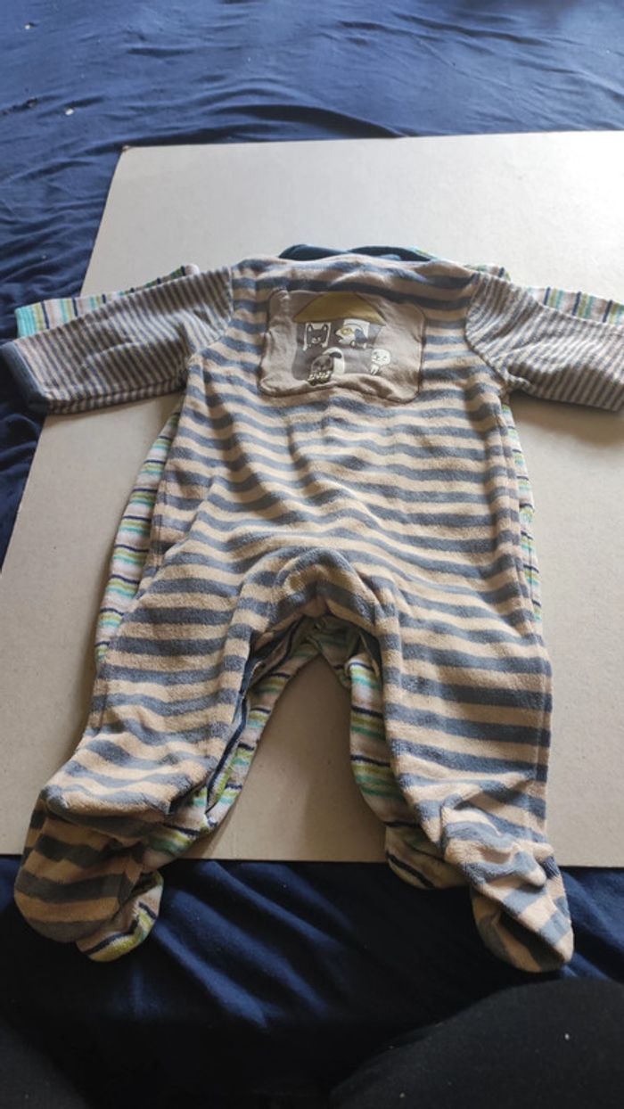 2 pyjamas 3 mois - photo numéro 5