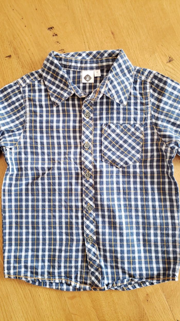 Lot 4 ans : 1 sweat polaire + 1 pantalon + 2 pulls + 1 chemise et 1 tee-shirt - photo numéro 6