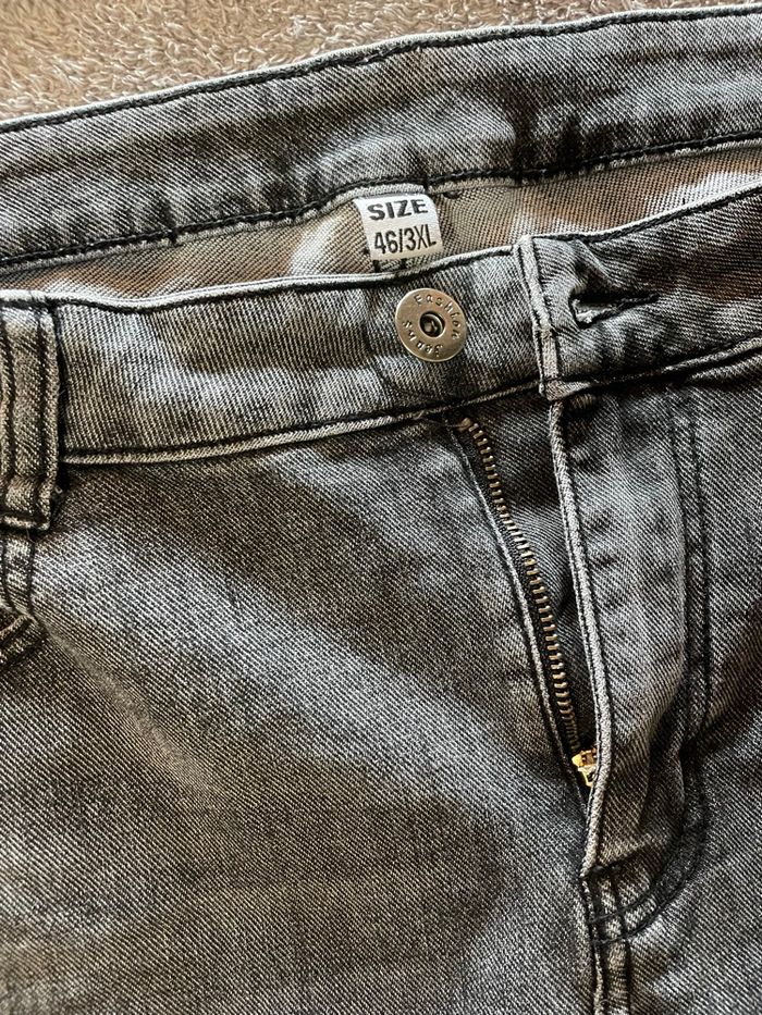 Jean femme gris/noir déchiré – Taille 46 / 3XL - photo numéro 5