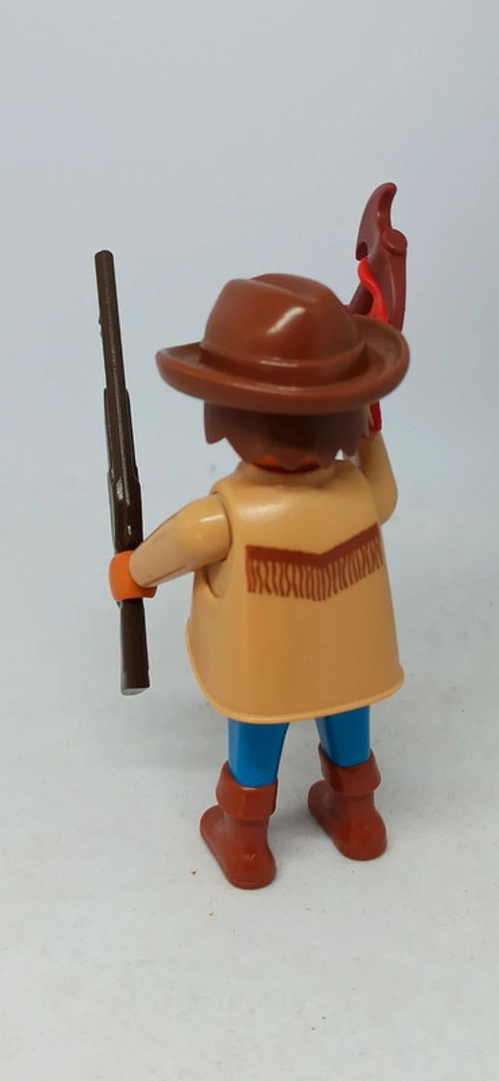 Homme avec haut marron et vert avec accessoires playmobil - photo numéro 3