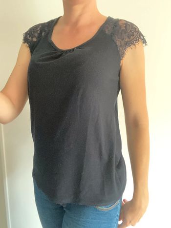 Top bleu marine dentelle