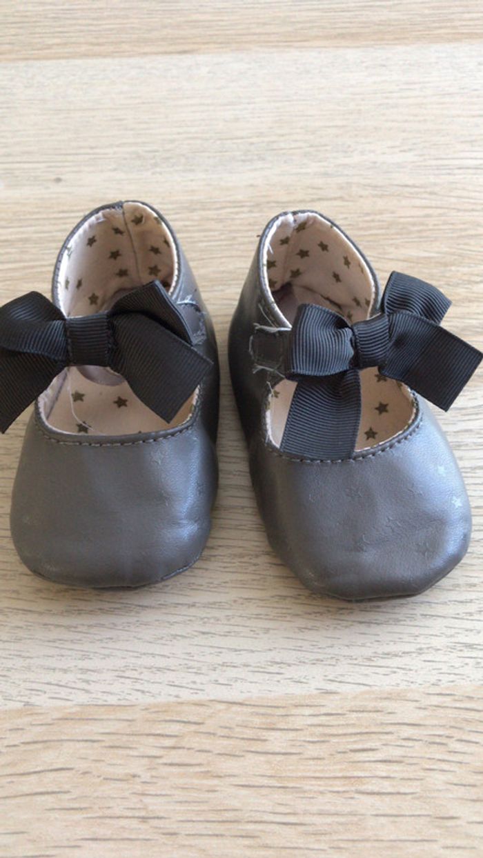 Chaussure fille tape à l’œil 6/12 mois