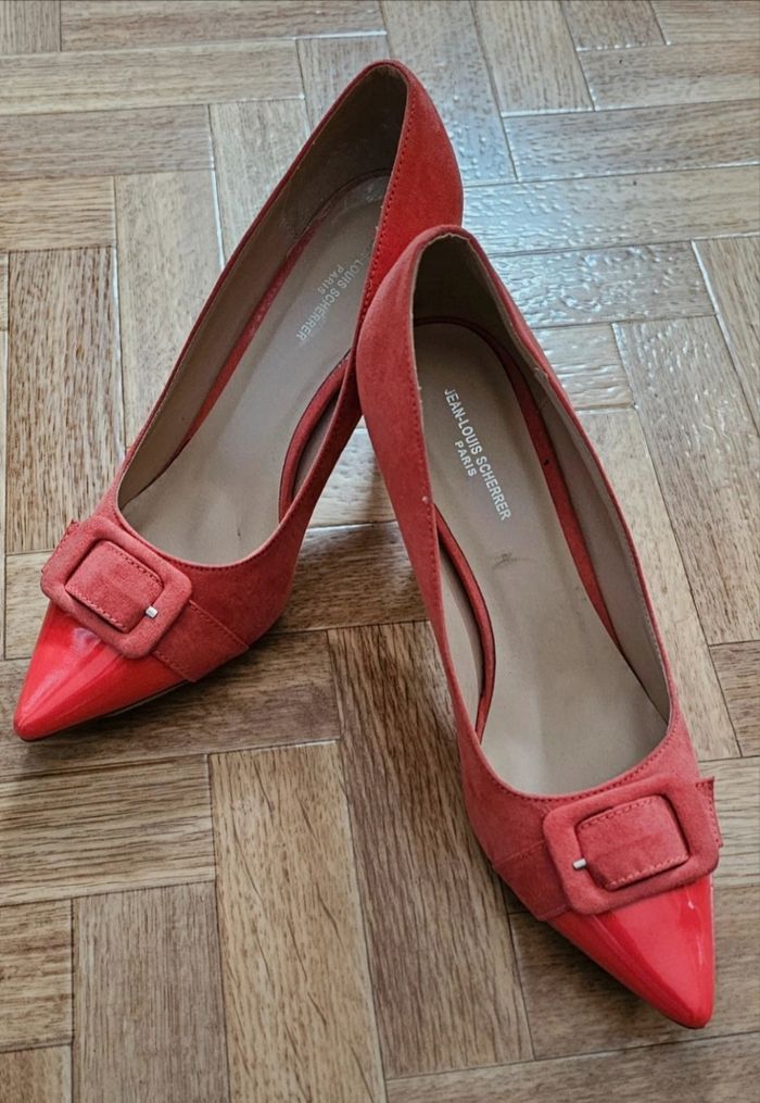 Escarpin neuf avec étiquette