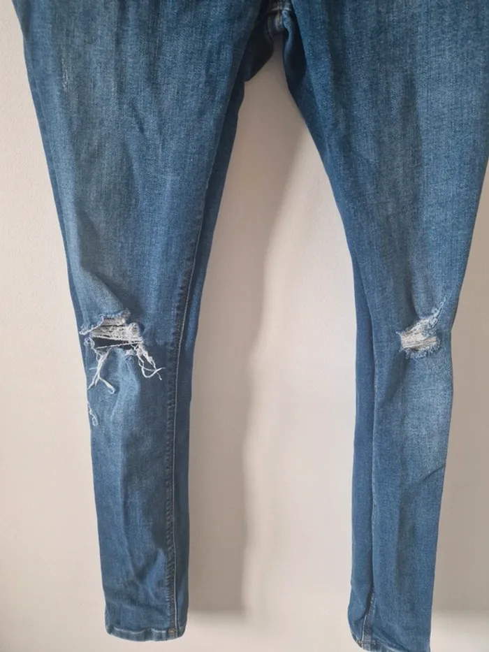 Jeans à trous - photo numéro 2