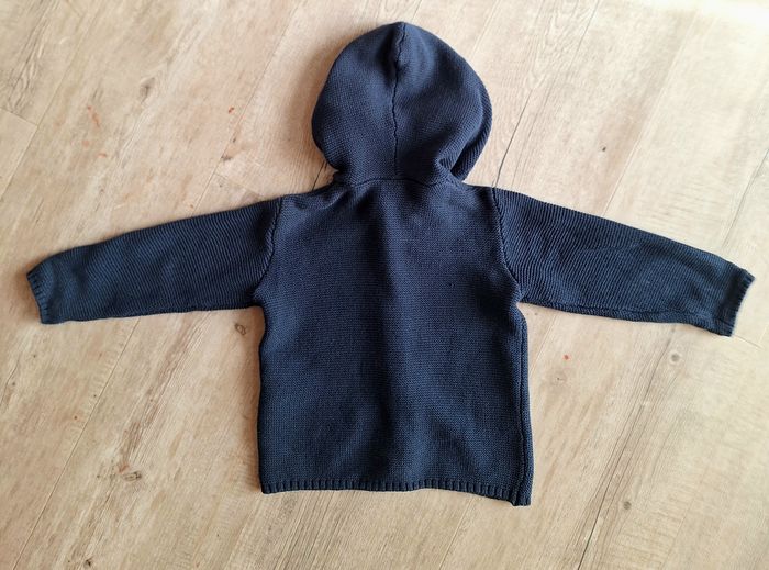 Gilet en maille bleu avec capuche et broderie dinosaure taille1.5/2ans - photo numéro 2