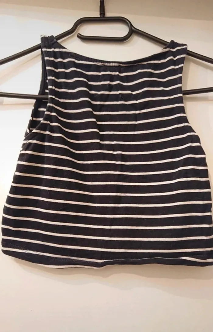 Crop top rayé bleu marine et blanc - photo numéro 2