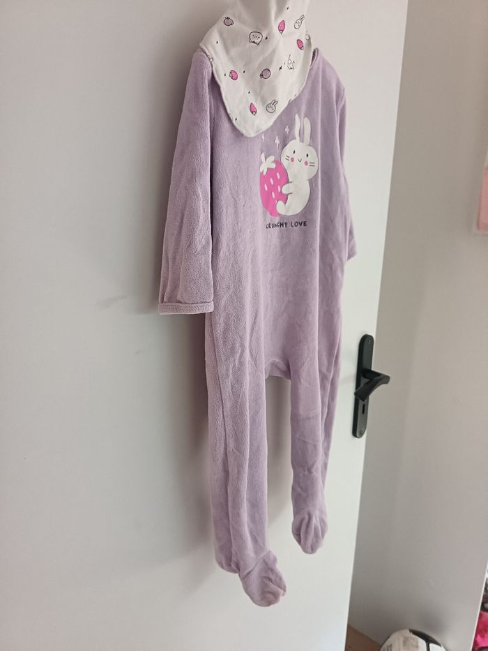 Pyjama rose lila + bavoir lapin kiabi 24 mois - photo numéro 4
