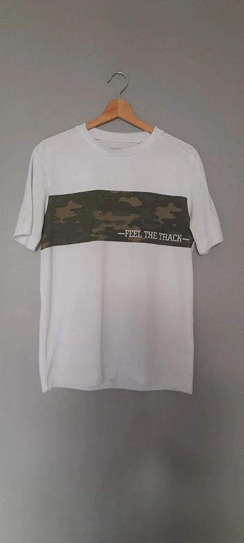 T-shirt blanc et militaire