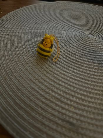 Figurine Winnie l’ourson abeille