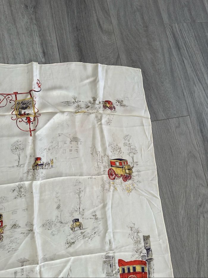 Foulard carré de soie calèches blanc crème et rouge Vintage 75x75cm - photo numéro 5