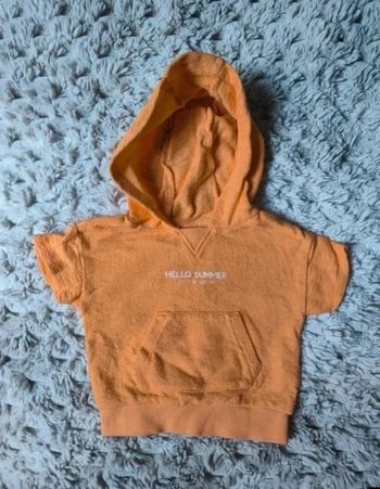 Tee shirt en éponge avec capuche 