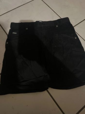 Short noir