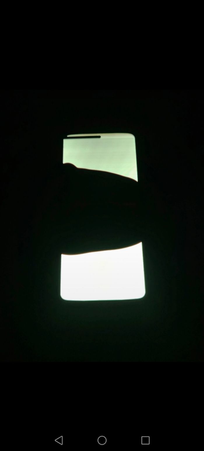 Motorola RAZR 2022 écran intérieur cassé - photo numéro 2