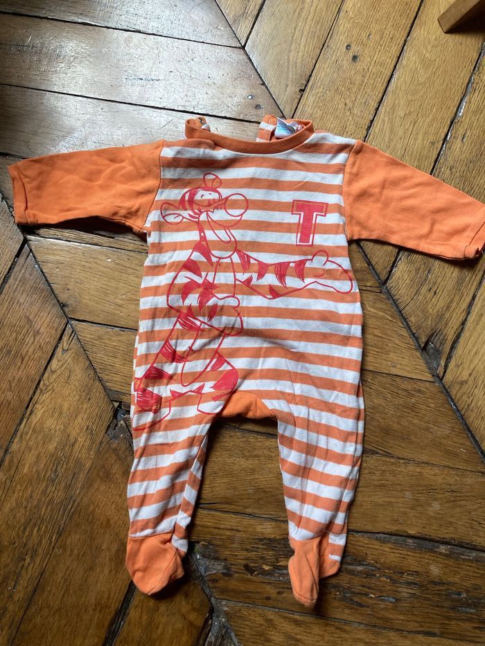 2 pyjamas Disney et 1 body PB 6 mois - photo numéro 5