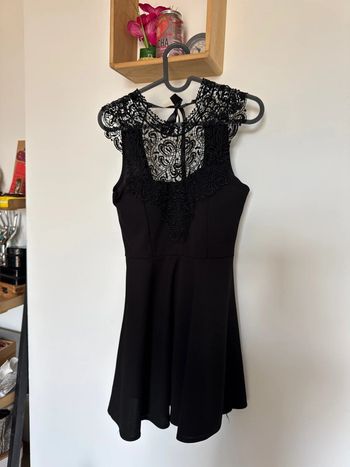 Robe patineuse à dentelle