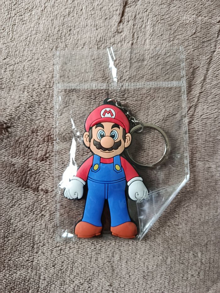 À saisir : " Porte clé " Goodies Mario !