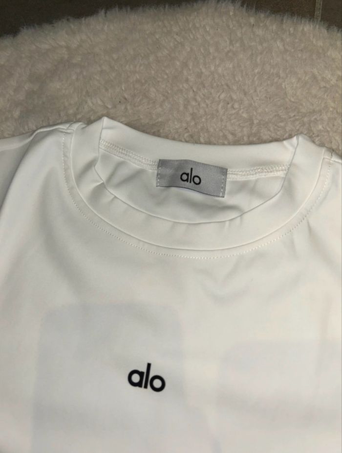 T-shirt Alo Yoga - photo numéro 2