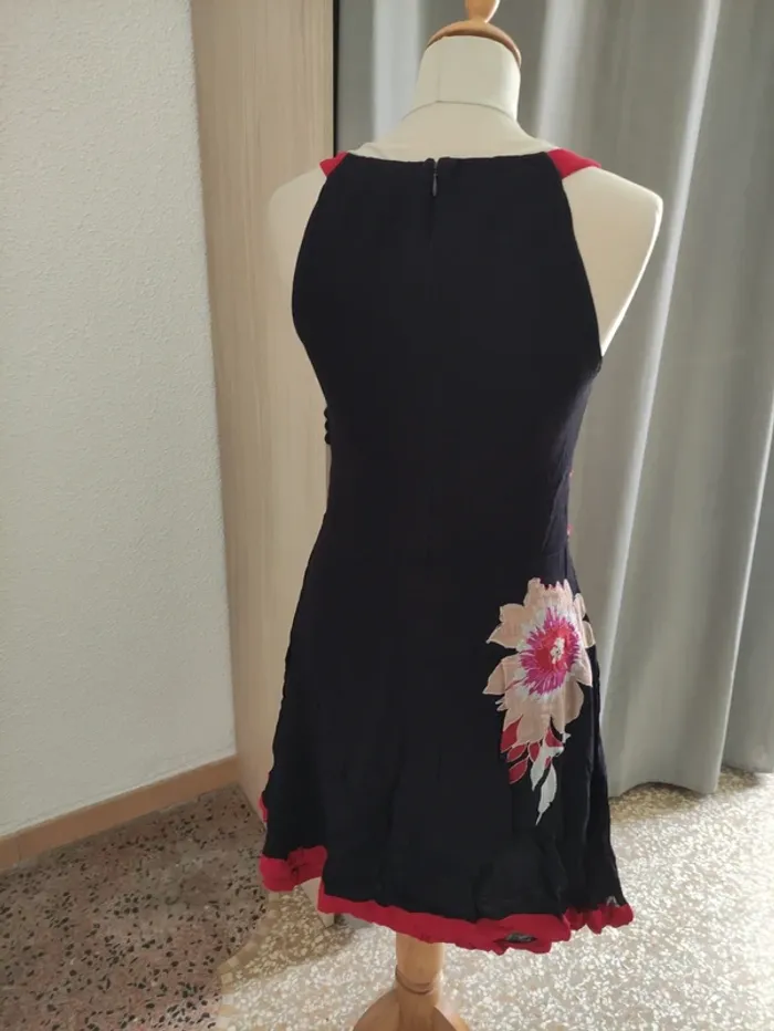 Robe noire et rouge derby - photo numéro 2