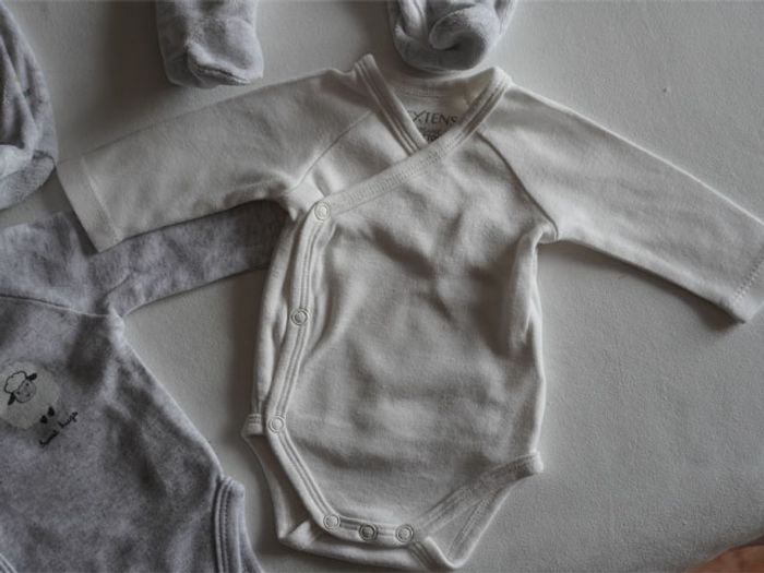 Lot In extenso 50 cm Naissance : 2 Pyjamas velours + 2 Bodies ML - photo numéro 7