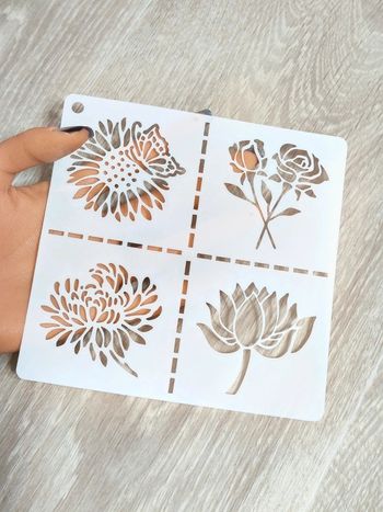 Pochoir fleurs 15 x 15 cm