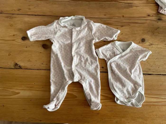 Lot pyjama et body petit bateau 1 mois
