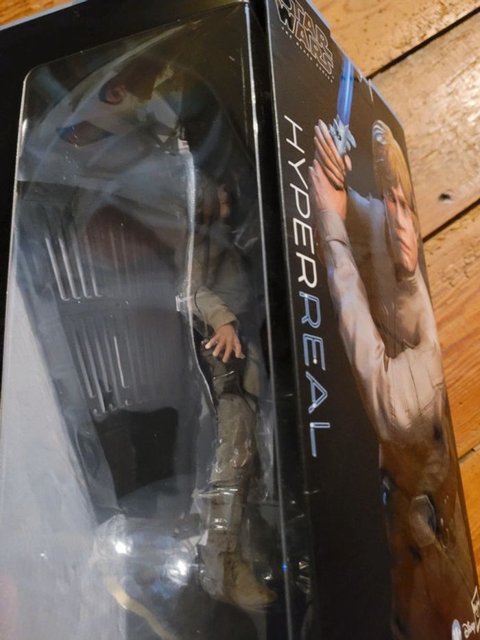 Star Wars – Edition Collector – Figurine Black Series Hyperreal Luke Skywalker - 20 cm - photo numéro 3