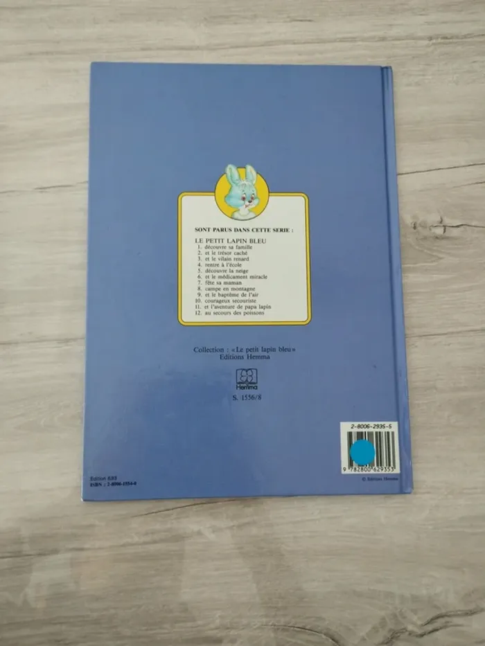 Le petit lapin bleu campe en montagne - photo numéro 2