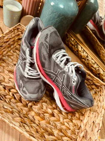 Pointure 37,5 baskets running femme ASICS grises et rose 🩷