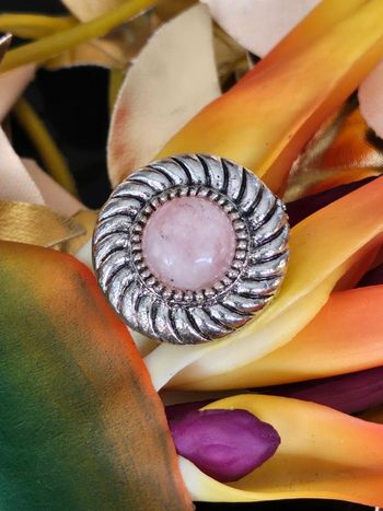Bague ajustable avec pierre de quartz rose en acier inoxydable