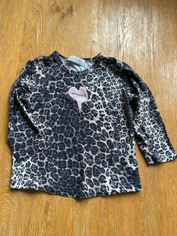Top à manches longues à imprimé léopard avec motif coeur rose taille 12 mois