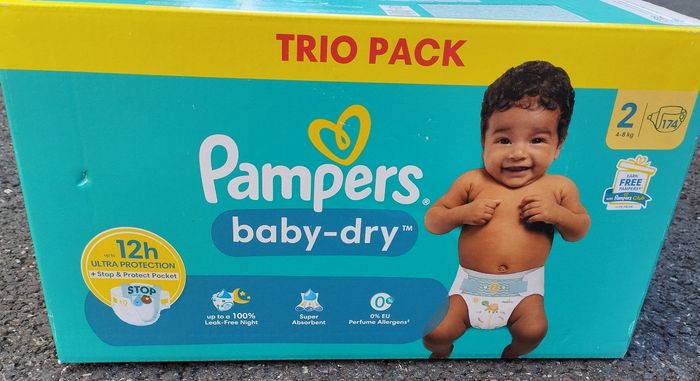 Couches Pampers taille 2 complet 174 couches