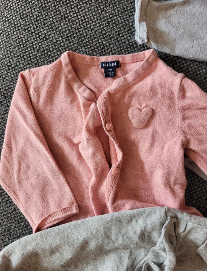 Lot 4 gilets/pulls fille 9 mois - photo numéro 3
