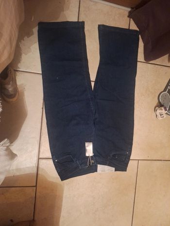 Pantacourt bleu foncé uni