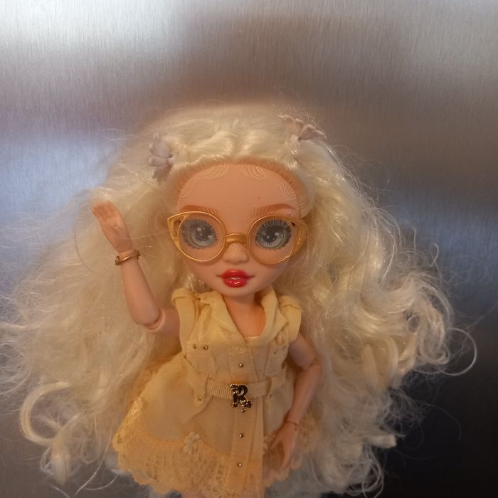 Poupée Rainbow High S4 Deliah Fields - photo numéro 5