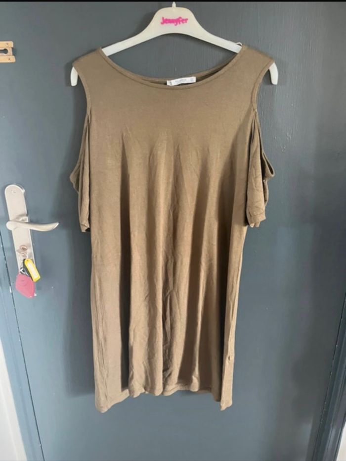 Robe courte épaules dénudées