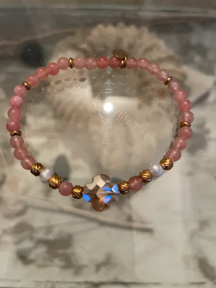 Bracelet bohème fantaisie perles tons roses. Taille unique - photo numéro 4