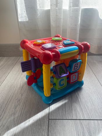 Cube d’éveil Vtech