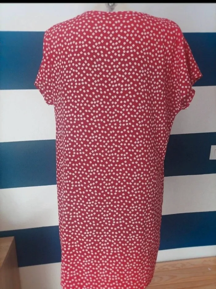 Jolie robe casual rouge à fleurs blanches Shein femme taille L (40/42) - photo numéro 3