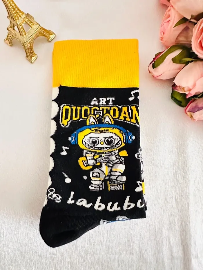 Chaussettes fantaisie Labubu – Collection Art Quoctoan – Design artistique coloré