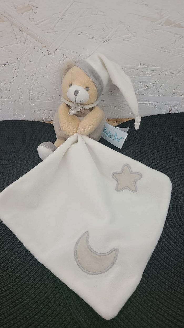 Doudou Ours bonnet beige gris étoile lune luminescent Baby Nat Babynat - photo numéro 3