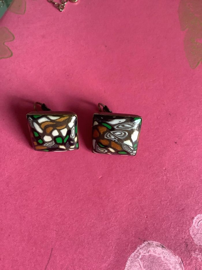 Boucles d’oreilles percées métal et résine pièce unique créatrice - photo numéro 2
