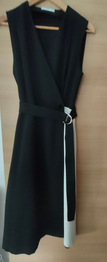 Robe noire et blanc Mango
