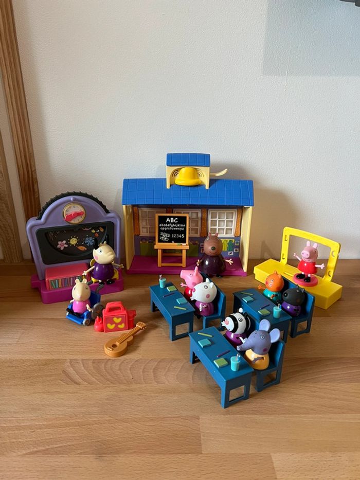École + salle de classe Peppa pig